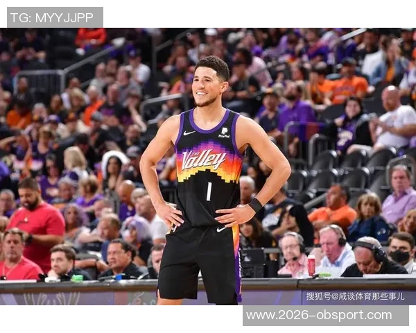 带伤作战的布克在球队中的无私奉献让人难以用言语形容其巨大贡献